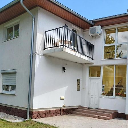 Ilona Apartmanhaz Сиофок Екстериор снимка