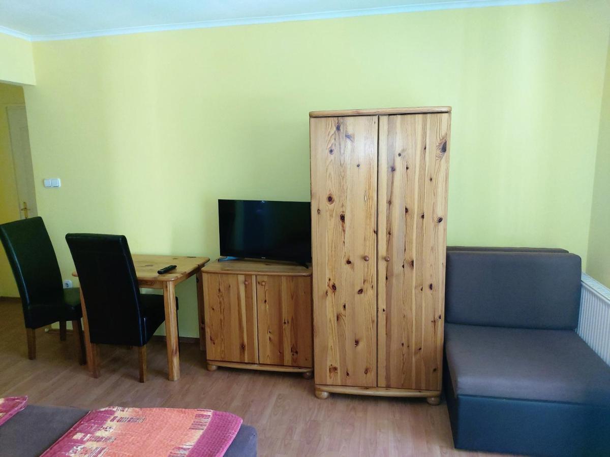 Ilona Apartmanhaz Сиофок Екстериор снимка