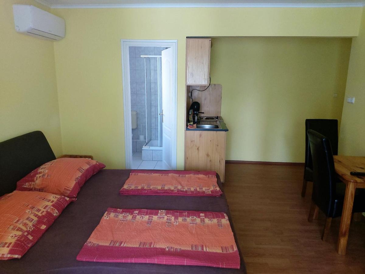 Ilona Apartmanhaz Сиофок Екстериор снимка