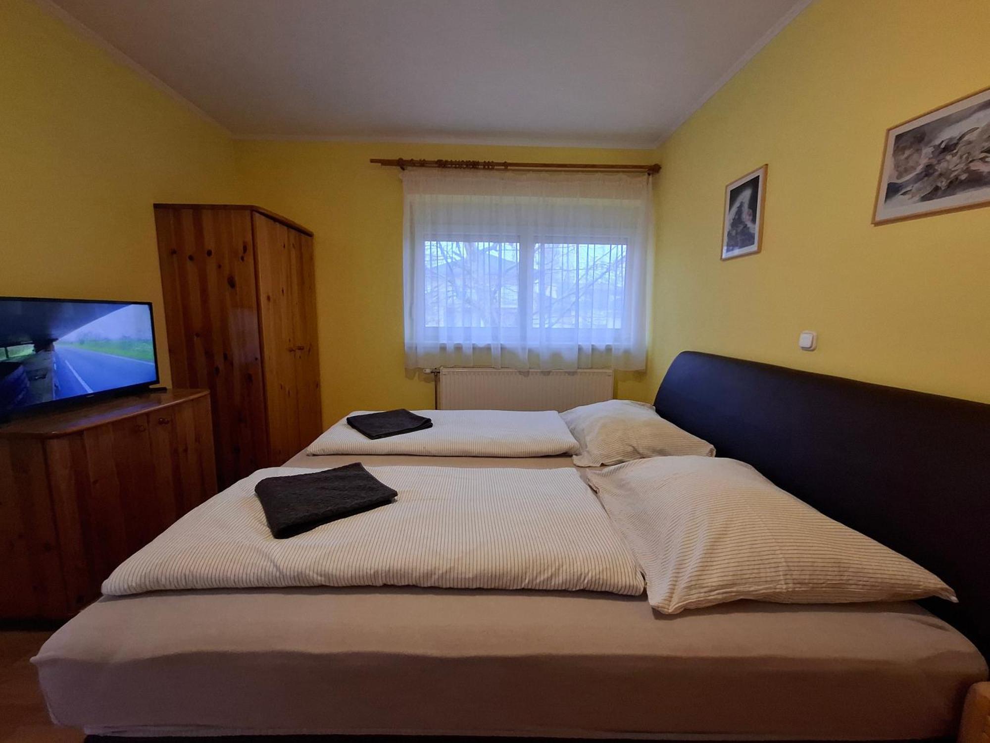 Ilona Apartmanhaz Сиофок Екстериор снимка