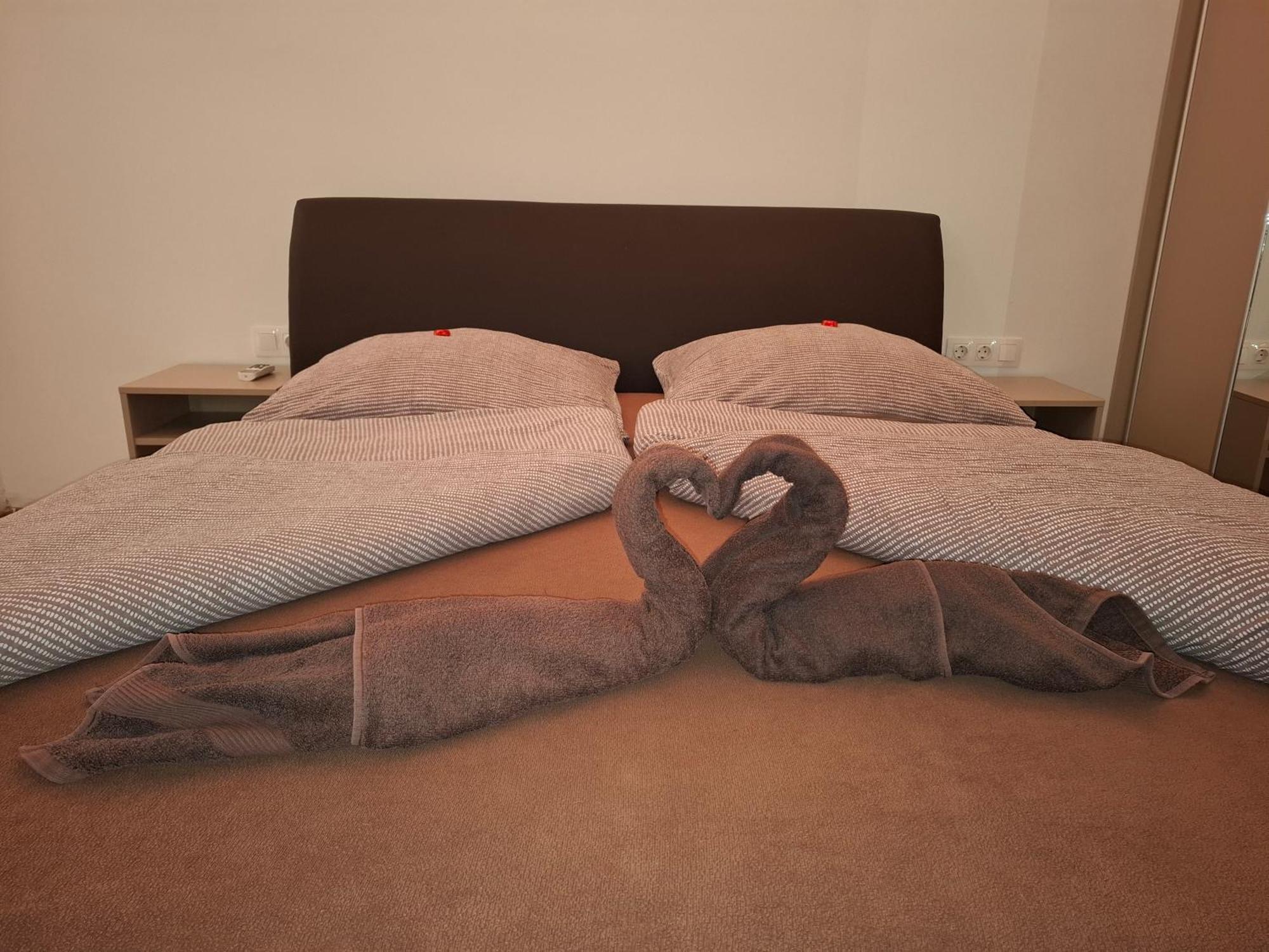 Ilona Apartmanhaz Сиофок Екстериор снимка