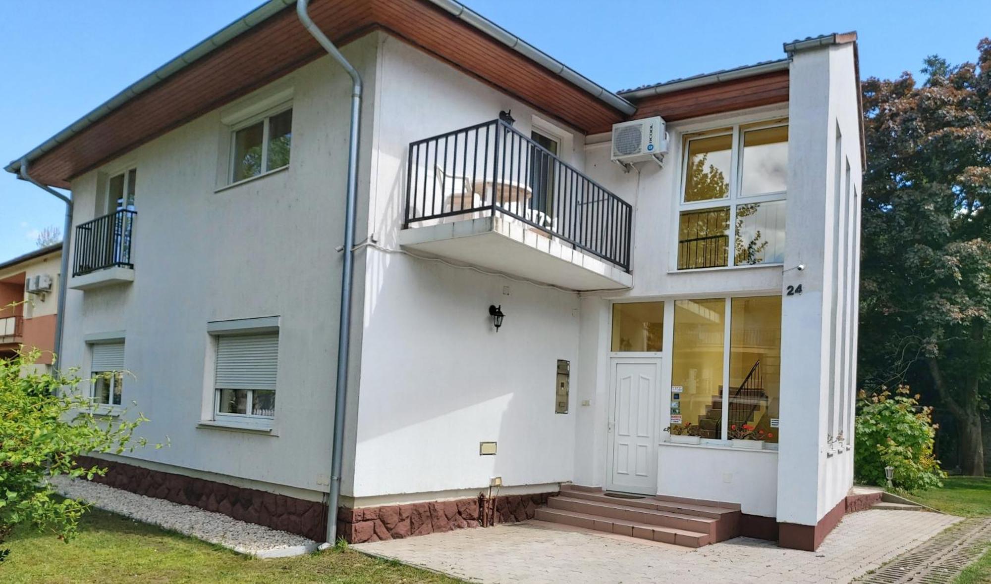 Ilona Apartmanhaz Сиофок Екстериор снимка