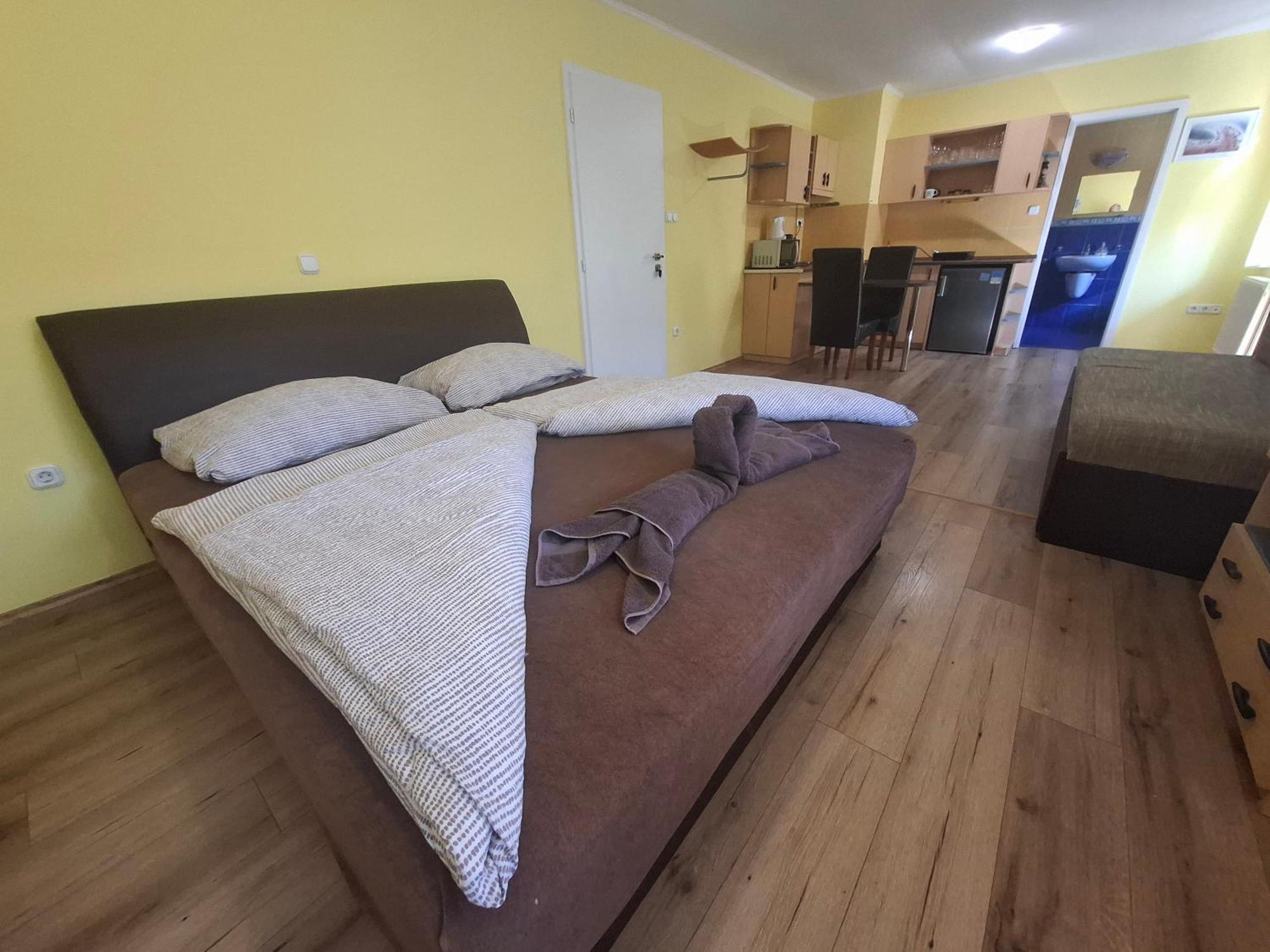 Ilona Apartmanhaz Сиофок Екстериор снимка