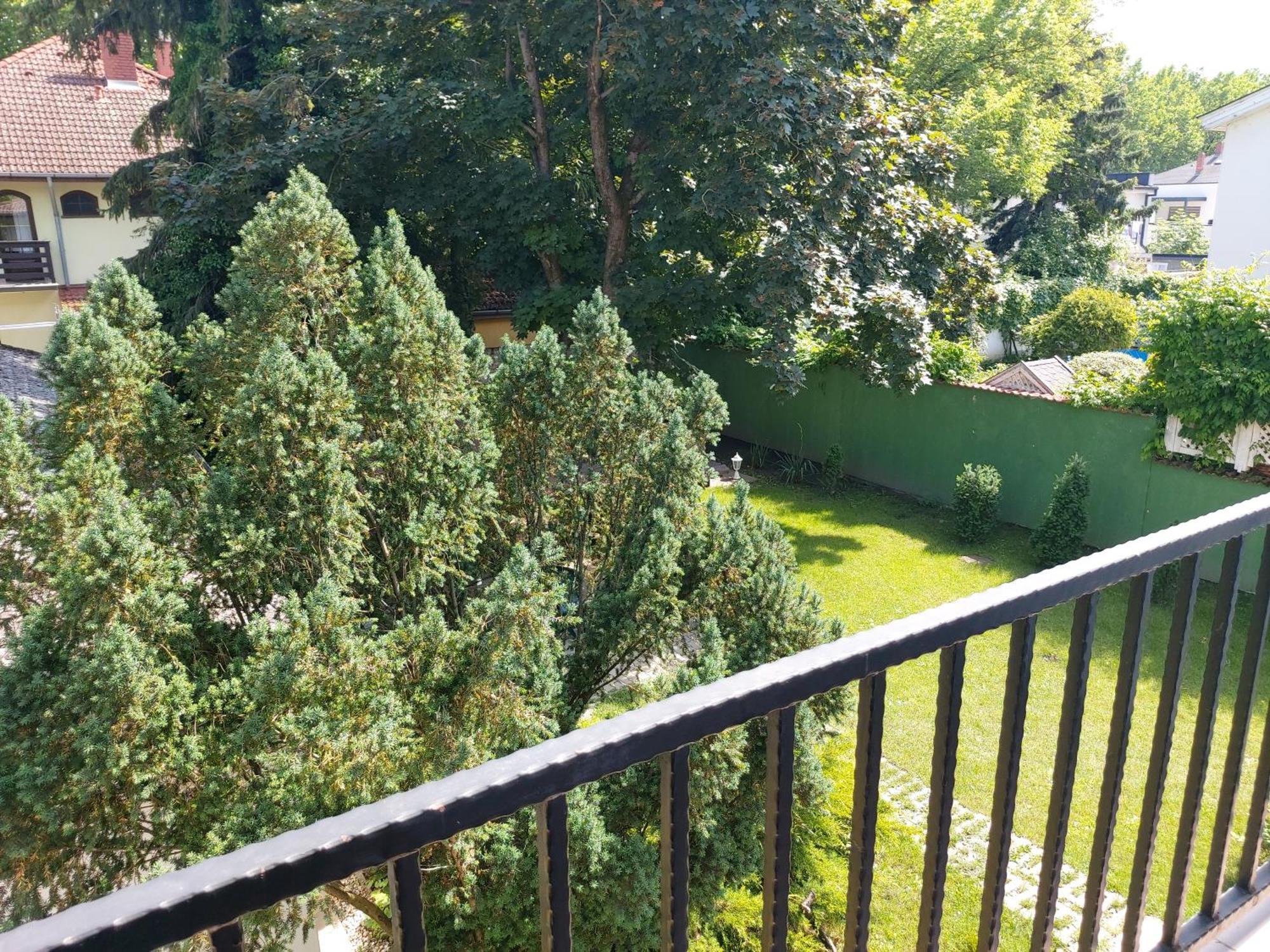 Ilona Apartmanhaz Сиофок Екстериор снимка