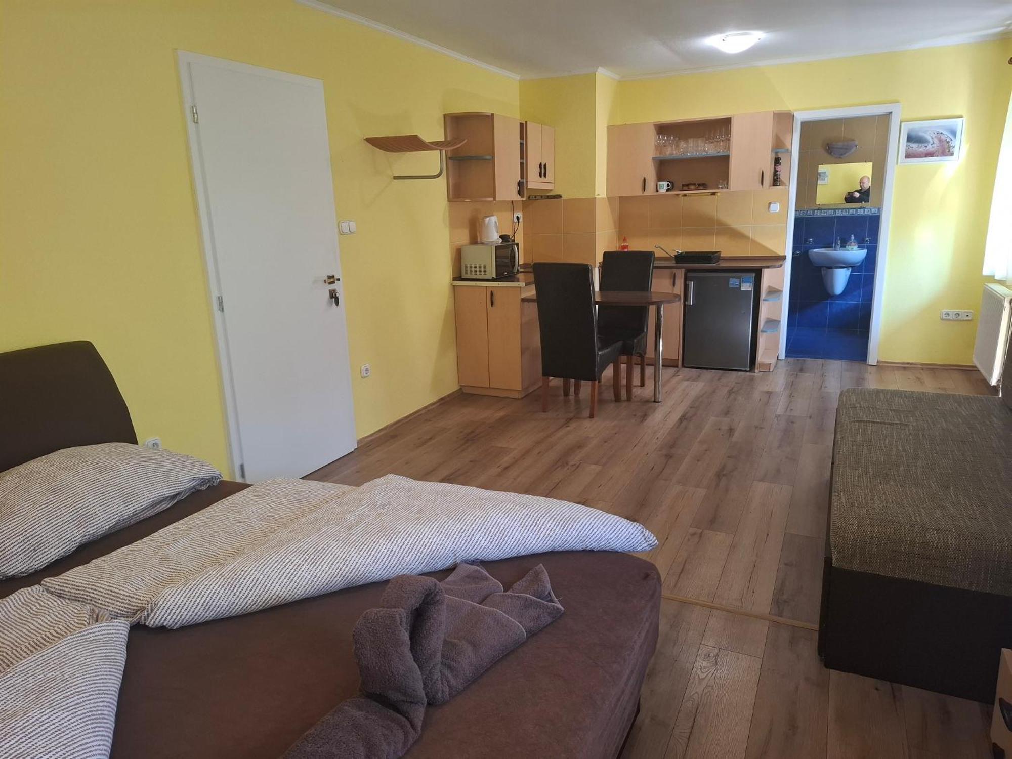 Ilona Apartmanhaz Сиофок Екстериор снимка