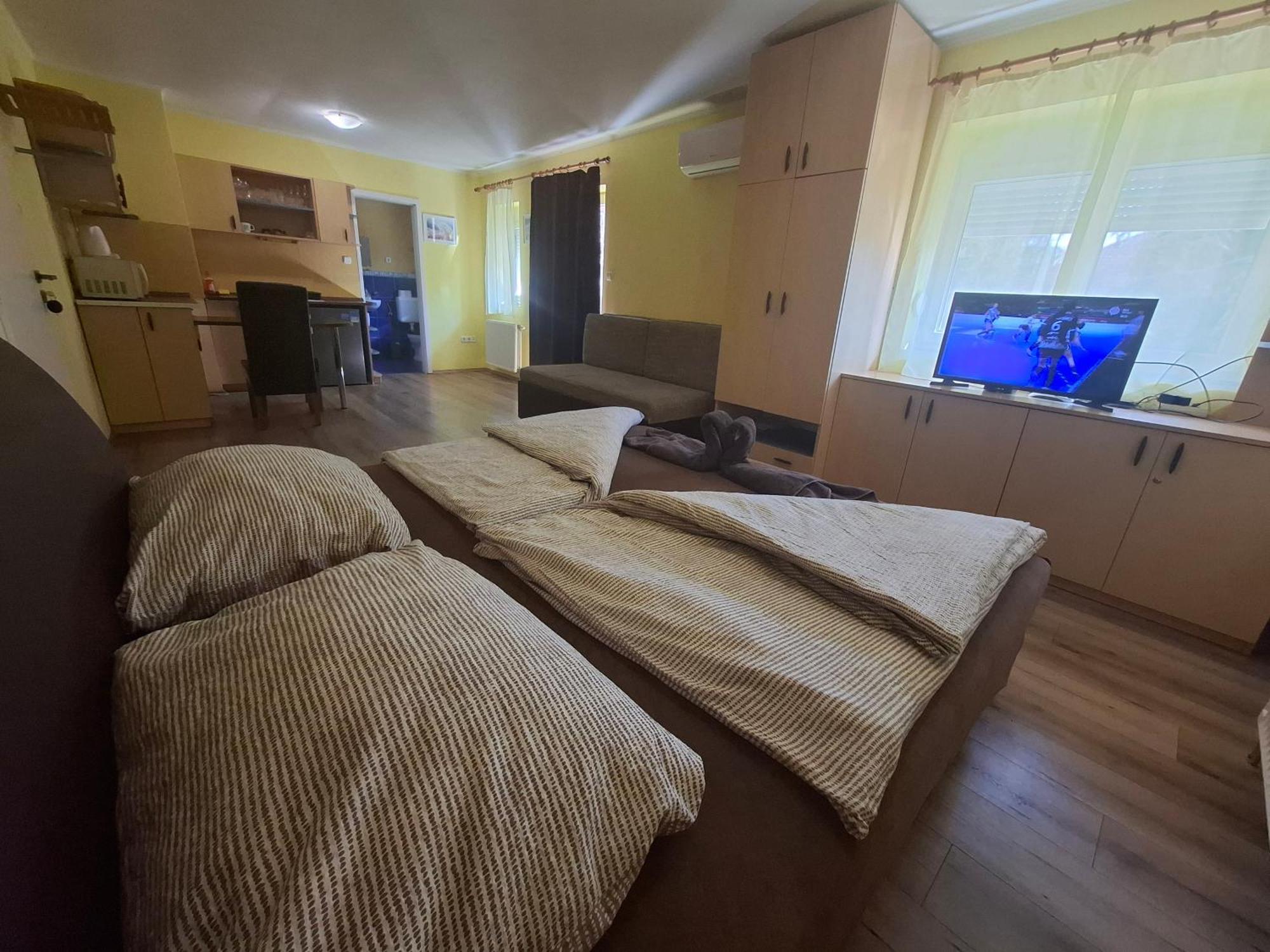 Ilona Apartmanhaz Сиофок Екстериор снимка