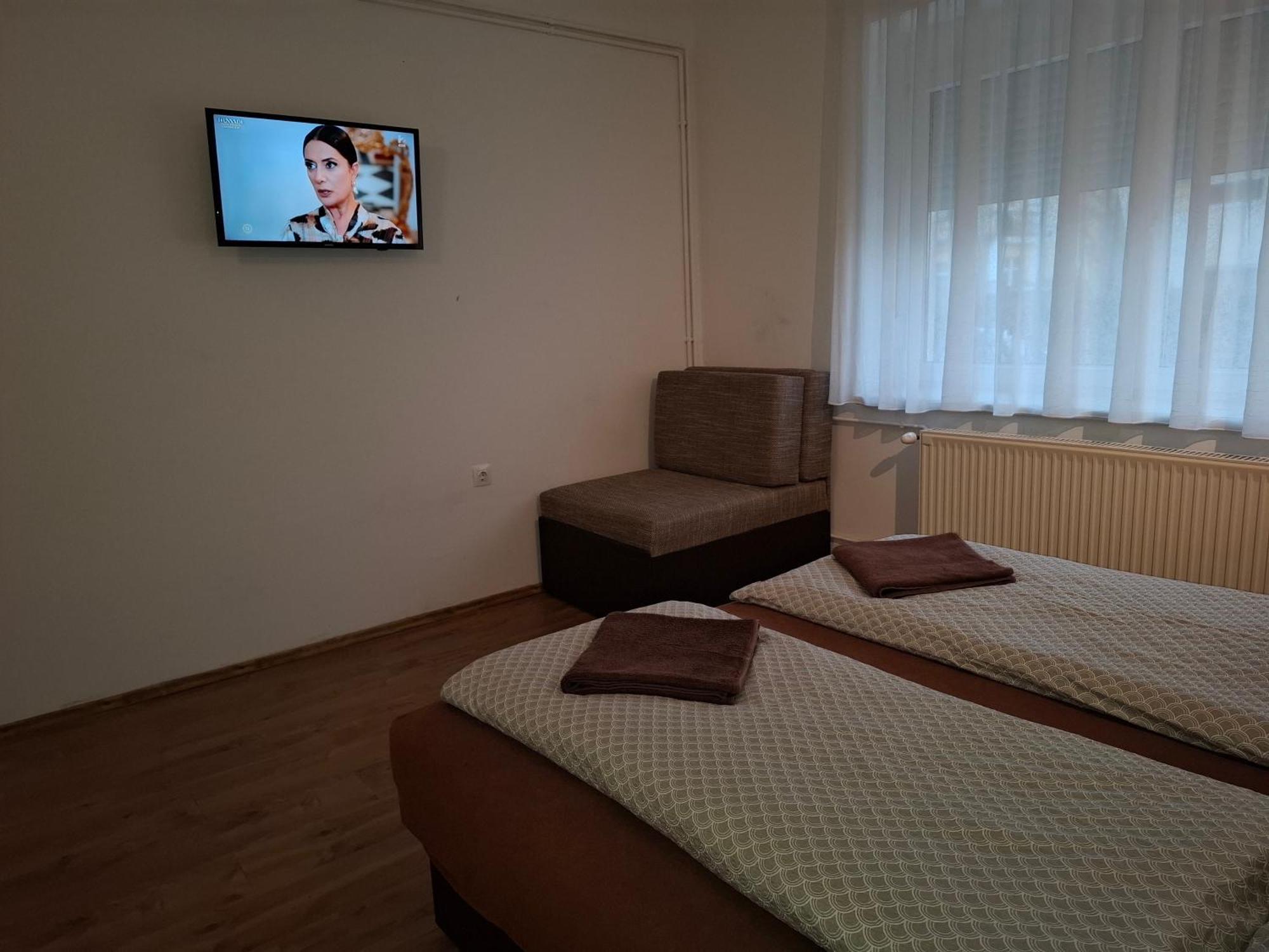 Ilona Apartmanhaz Сиофок Екстериор снимка