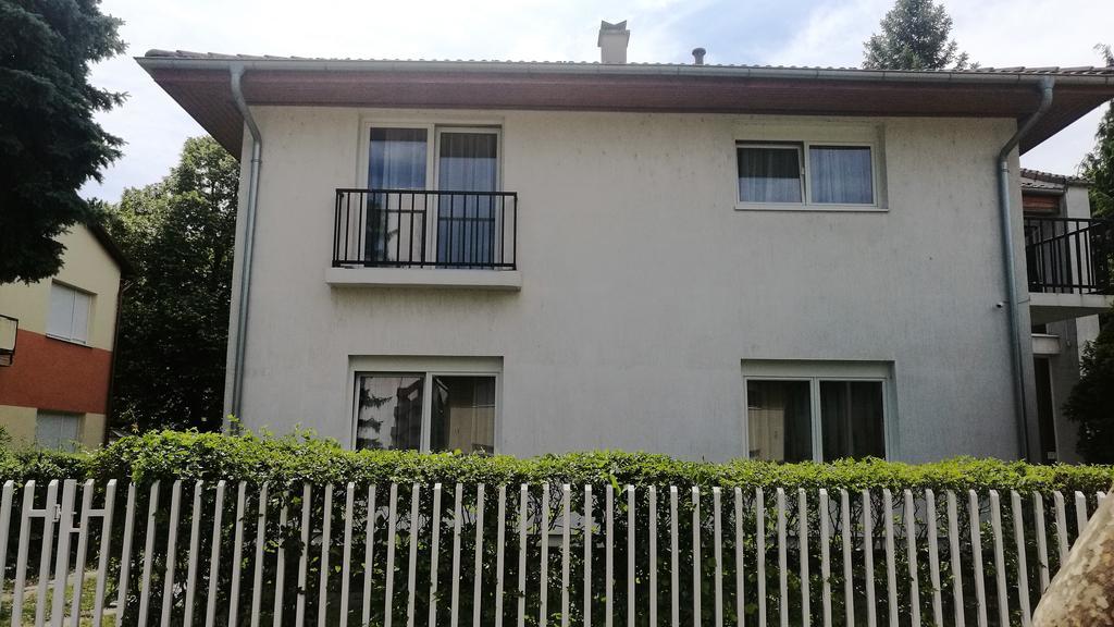 Ilona Apartmanhaz Сиофок Екстериор снимка