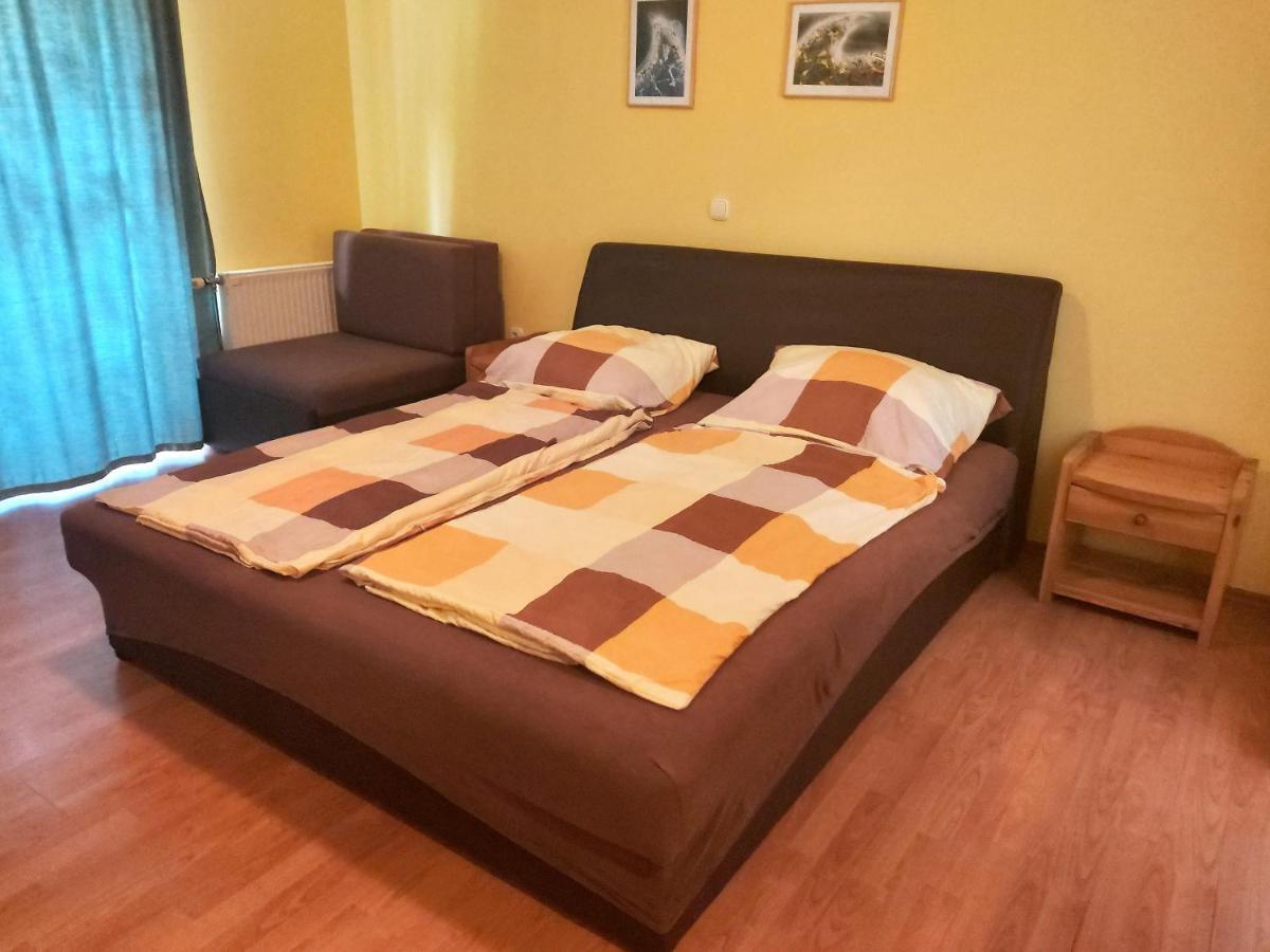 Ilona Apartmanhaz Сиофок Екстериор снимка