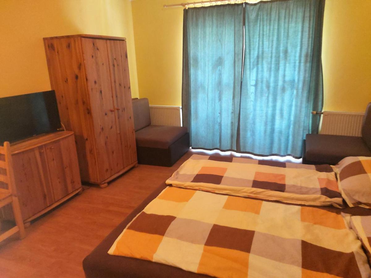 Ilona Apartmanhaz Сиофок Екстериор снимка